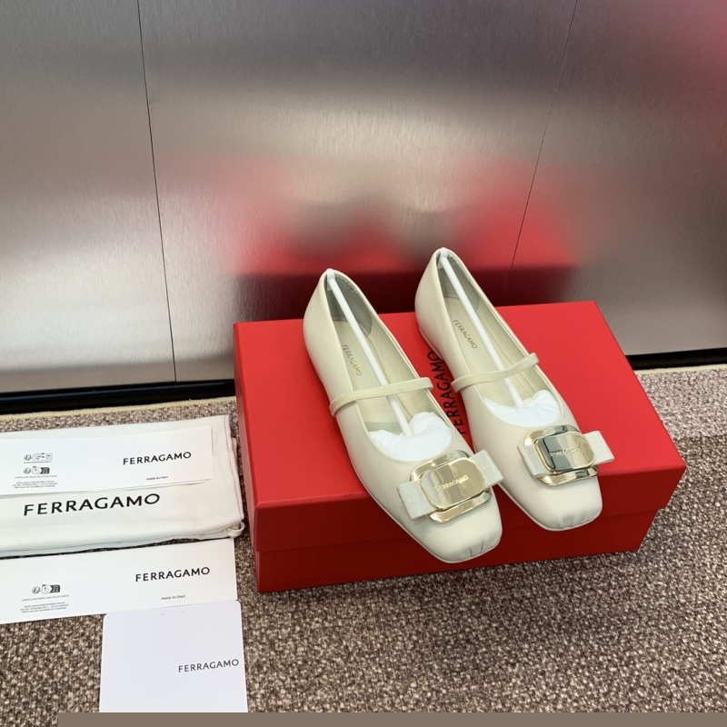Ferragamo flat shoes